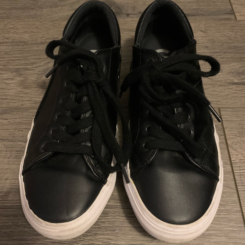 Black Guess Sneakers